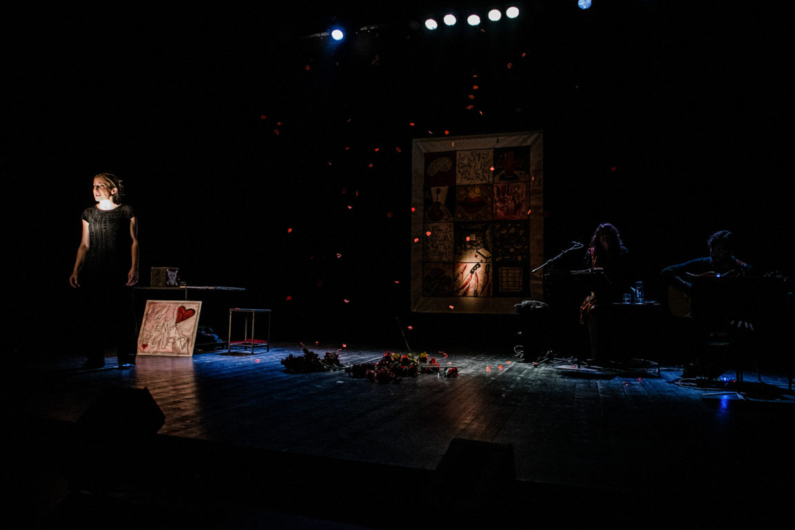 foto Rosa, rose. Bodies.Voices