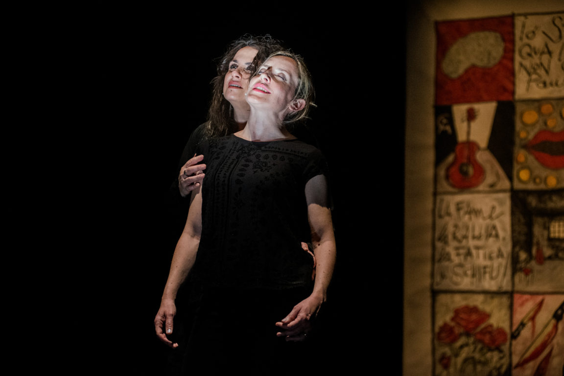 foto Rosa, rose. Bodies.Voices