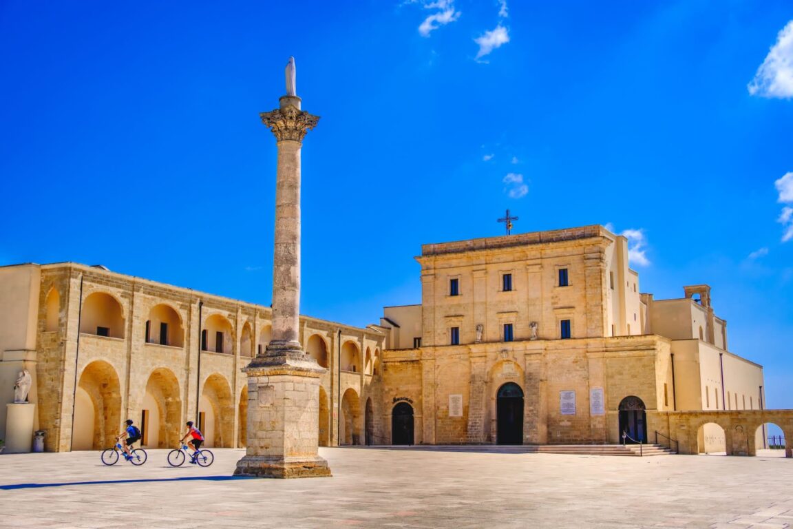 foto Lampada Lux pacis <br>nella terra di Don Tonino Bello , Santa Maria di Leuca