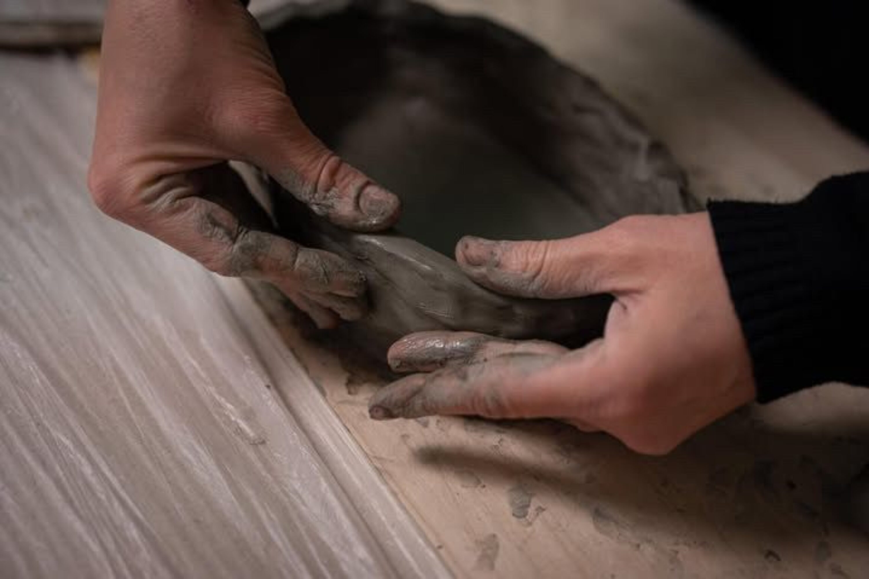 immagine di copertina Workshop sensoriale con l’argilla a cura di Viviana Casaluci + spettacolo teatrale “Le cose che restano”